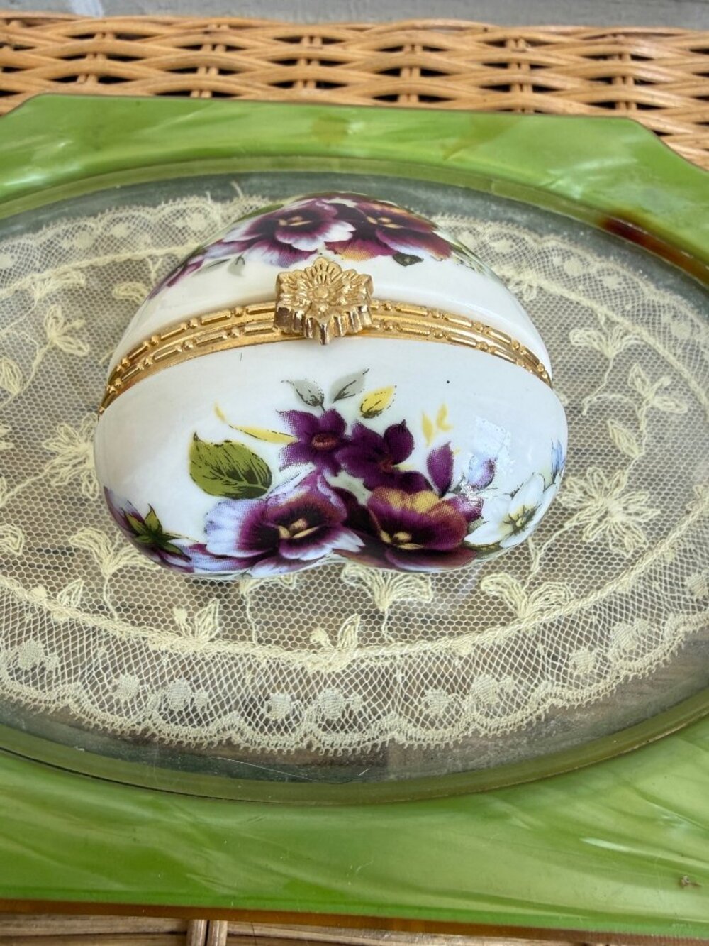 Vintage 90's Heart Porcelain Trinket Box Painted Violet Flowers Cottage Core - Picture 8 of 8